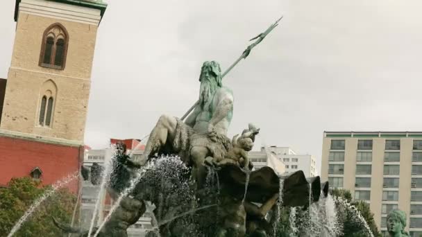 Нептунбрунн Берлин, Neptune Fountain в Берлине, Германия — стоковое видео