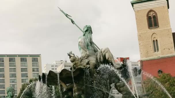 Нептунбрунн Берлин, Neptune Fountain в Берлине, Германия — стоковое видео