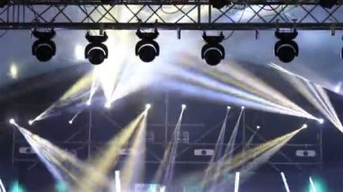 Sahne ışıkları sis ile konser, bir konsol, aydınlatma konser sahne, Sahne Alanı'nda aydınlatma eğlence konser sahne ışıkları