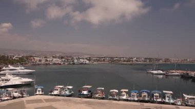 Kıbrıs, Yunanistan, tekneler ve balıkçı tekneleri limanındaki balıkçı tekneleri rıhtımın, Otopark tekne zevk, bir dizi bağlantı noktası, Panorama, üst bölümünde, turizm rıhtımın tekne park Balık tutma