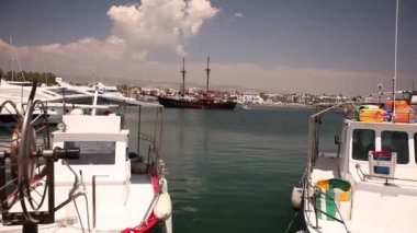 Balıkçı tekneleri iskeleye yakın, Park balıkçılık gemileri, zevk tekneler ve balıkçı tekneleri Harbor