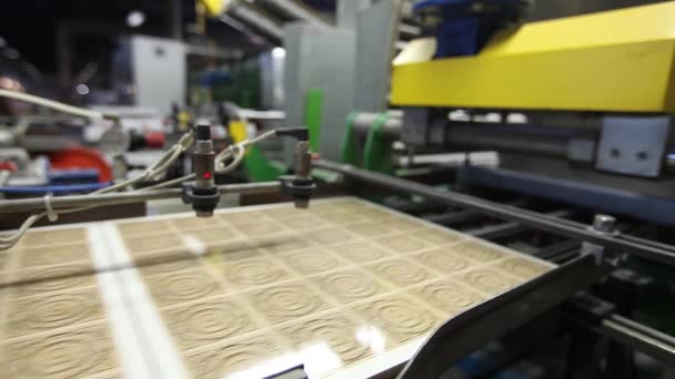 Skriva ut mönstrade kakelplattor, mönster på keramiska plattor. Industriell inredning, indors — Stockvideo