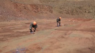 Taş ocağı bir patlamada hazırlanması, işçi hazırlanıyorlar ücretleri, Demir madeni, demir cevheri ocağında patlama, patlama demir cevheri ocağında, endüstriyel dış