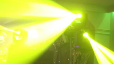 Sahne ışıkları sis ile konser, bir konsol, aydınlatma konser sahne, Sahne Alanı'nda aydınlatma eğlence konser sahne ışıkları