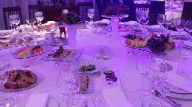 meyve ve gıda Ziyafet Restoran, ananas parçaları masa ve üzüm Ziyafet masada ziyafet salonu, Restoran iç dekorasyon demet