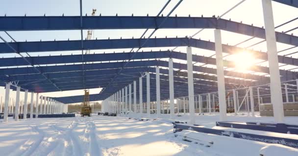 Construction of a modern factory or warehouse, modern industrial exterior, panoramic view, Modern storehouse construction site, the structural steel structure of a new commercial building — Stock Video