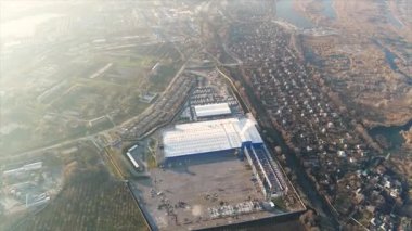 İnşaat büyük fabrika, Sanayi Dış, panoramik hava. İnşaat alanında, metal yapı. İnşaat Makinaları, inşaat havadan görünümü