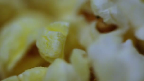 Délicieux fond de pop-corn. Macro shot d'une texture pop-corn de maïs salé et non salé 