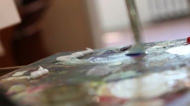 Sanatçı boya palet, palet sanat karışık fırça boya, sanatçı fırça mix renk Yağlıboya Resim paleti, sanatsal fırça, el yakın çekim karışımları