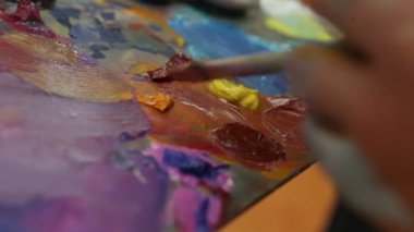 Sanatçı boya palet, palet sanat karışık fırça boya, sanatçı fırça mix renk Yağlıboya Resim paleti, sanatsal fırça, el yakın çekim karışımları