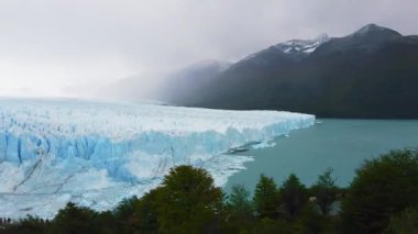 El Calafate yakınlarındaki Los Glaciares Ulusal Parkı 'ndaki Perito Moreno Buzulu, Patagonya, Arjantin