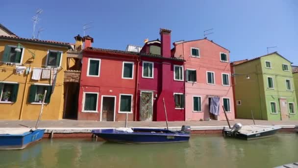 Empty streets of Venice during quarantine, empty streets of Venice, Bruno island — Stock Video