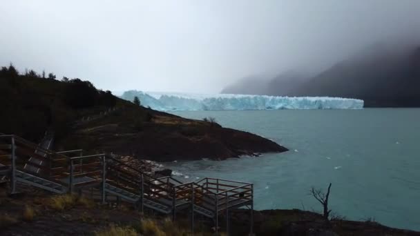 Glaciar Perito Moreno en Parque Nacional Los Glaciares cerca de El Calafate, Patagonia, Argentina — Vídeo de stock