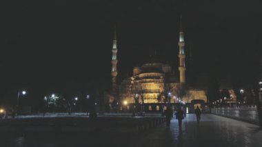 İstanbul 'daki Sultan Ahmed Camii' nin gece çerçevesi. Türkiye