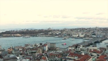 İstanbul 'dan Galata Kulesi' ne, Golden Horn toplamda yarım lapa