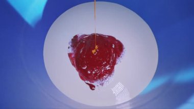 Fabrikadaki renklendirme işlemi, boya karıştırma, fabrika rengi.