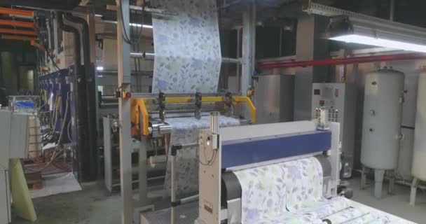 Usine de papier peint, boutique de production de papier peint, intérieur industriel — Video