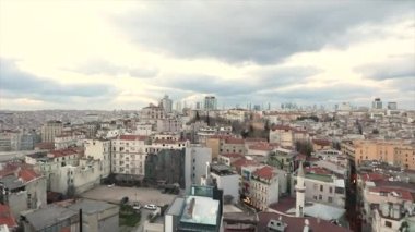 Galata 'dan İstanbul' un eski kenti Panorama. Kırmızı çatıları olan antik şehir. İstanbul 'un panoramik manzarası