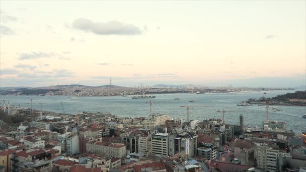 V Bosporu je spousta lodí. - Ano. Bospor, Turecko, Istanbul — Stock video