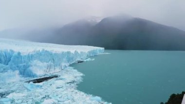 El Calafate yakınlarındaki Los Glaciares Ulusal Parkı 'ndaki Perito Moreno Buzulu, Patagonya, Arjantin