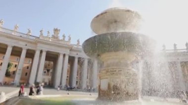 St. Peters Meydanı 'ndaki çeşme. İtalya, Roma,