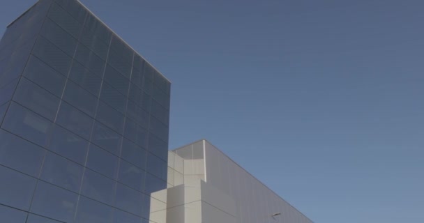 The building with large windows. The modern building. — Stock Video