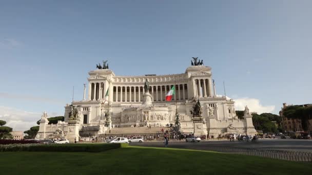 Monumento a Víctor Manuel II en la plaza de Venecia en Roma, Italia — Vídeo de stock