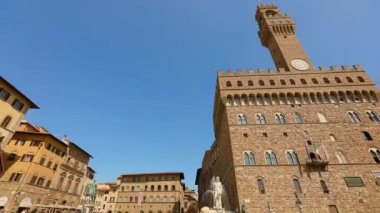 İtalya 'daki The Palazzo Vecchio Florence yakınlarındaki Neptün Çeşmesi. Floransa Belediye Binası