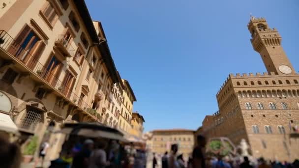 Multitud de personas cerca del Palazzo Vecchio Florencia, Italia. Ayuntamiento de Florencia — Vídeos de Stock