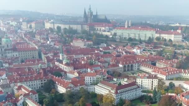 Castelo de Praga vista aérea, vista panorâmica do Castelo de Praga a partir do drone — Vídeo de Stock