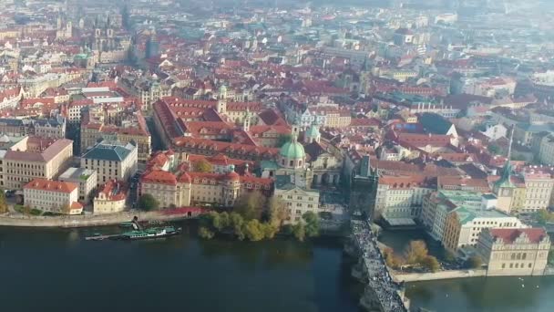 上からプラハのパノラマビュー。プラハの空の景色 — ストック動画