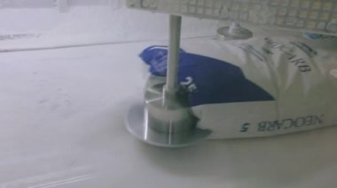 Çantaların otomatik kesilmesi, üretimdeki bıçaklı çantaların otomatik açılması