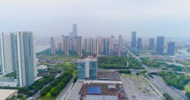Uluslararası Canton Fuarı. Hava görüntüsü. Çin İthalat ve İhracat Fuarı manzarası, genel plan. Pazhou Sergi Kompleksi. Pazhou Sergi Kompleksi üzerinde uçuş
