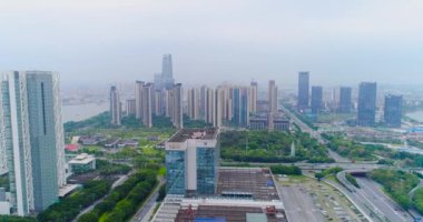 Uluslararası Canton Fuarı. Hava görüntüsü. Çin İthalat ve İhracat Fuarı manzarası, genel plan. Pazhou Sergi Kompleksi. Pazhou Sergi Kompleksi üzerinde uçuş