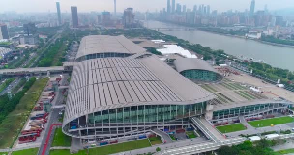 Nemzetközi kiállítás Canton Fair. Légi felvétel. Kína Import és Export Fair view felülről, az általános terv. Pazhou Kiállítóközpont. Repülés a Pazhou Kiállítási Komplexum felett — Stock videók