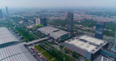 Pazhou Sergi Kompleksi yakınlarında uçuş. Uluslararası Canton Fuarı. Hava görüntüsü. Pazhou Sergi Kompleksi. Çin İthalat ve İhracat Fuarı
