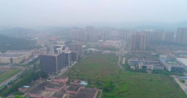 Gunzhou 'nun dışındaki panorama, evler ve fabrikalar hava manzaralı.