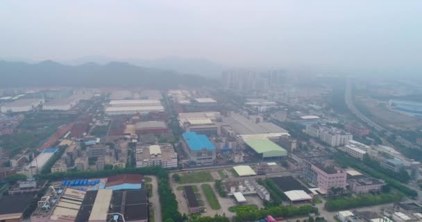 Kilátás Gunzhou külvárosára, házak és gyárak légi kilátása — Stock videók