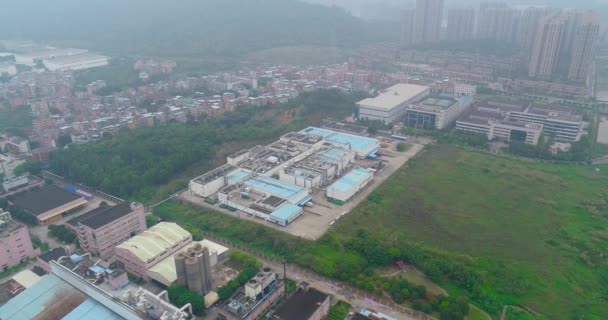 China industrial area aerial view. Пролет над промышленной зоной в Китае — стоковое видео
