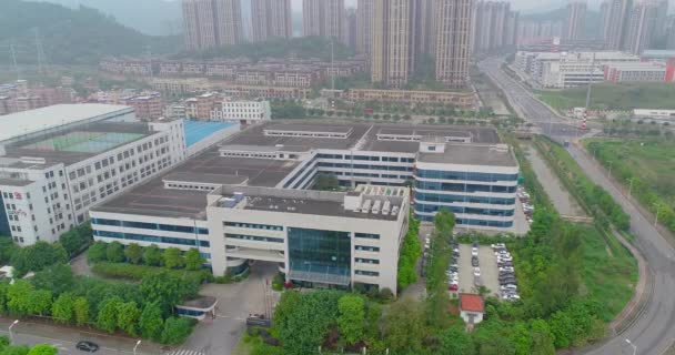 Panorama de las afueras de Gunzhou, casas y fábricas vista aérea — Vídeos de Stock