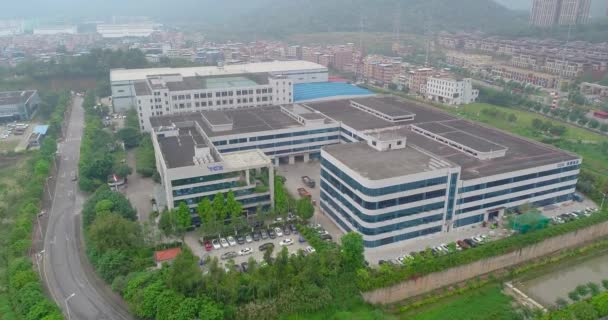 Panorama i utkanten av Gunzhou, hus och fabriker antenn utsikt — Stockvideo