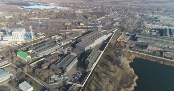 Large factory from the air, factory from the air near the lake — Stock Video