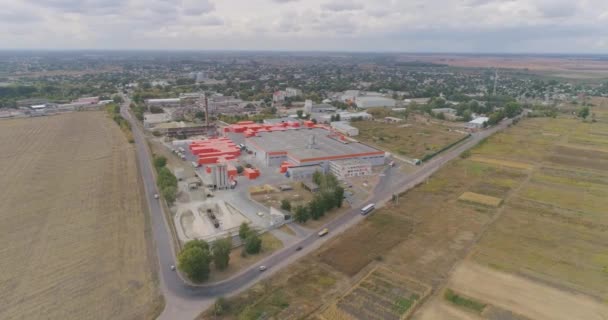 Edificio industrial exterior, vista al aire de fábrica moderna — Vídeo de stock