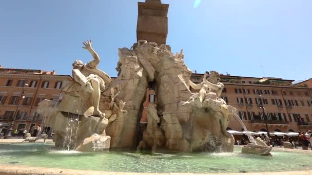 Fuente de los Cuatro Ríos en Piazza Navona en Roma Italia — Vídeos de Stock