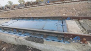 Ağırlığı ölçmek için endüstriyel ekipman. Vagon tartı istasyonları, tartı istasyonu, tartı köprüsü