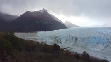 El Calafate yakınlarındaki Los Glaciares Ulusal Parkı 'ndaki Perito Moreno Buzulu, Patagonya, Arjantin