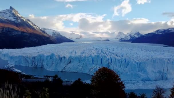 Перито Морено Ледник Timelapse. Ледник Перито-Морено в национальном парке Лос-Гласиарес, Патагония, Аргентина — стоковое видео