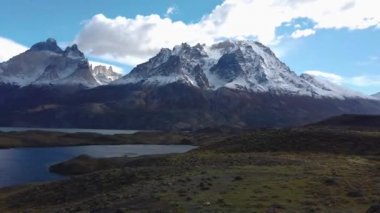 Payne Grande Dağı, Şili 'deki Nordenskjold Gölü, Patagonya. Payne Grande Dağı manzarası