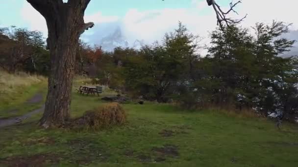 Blick auf den Cerro Payne Grande und Torres del Paine. Natur von Patagonien — Stockvideo