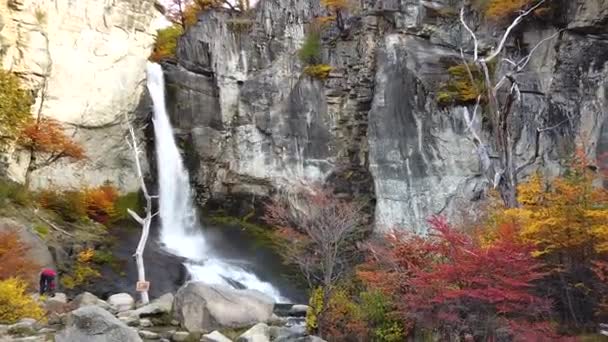 Cascata Chorrillo del Salto, Argentina. Cachoeira Chorrillo del Salto no outono — Vídeo de Stock